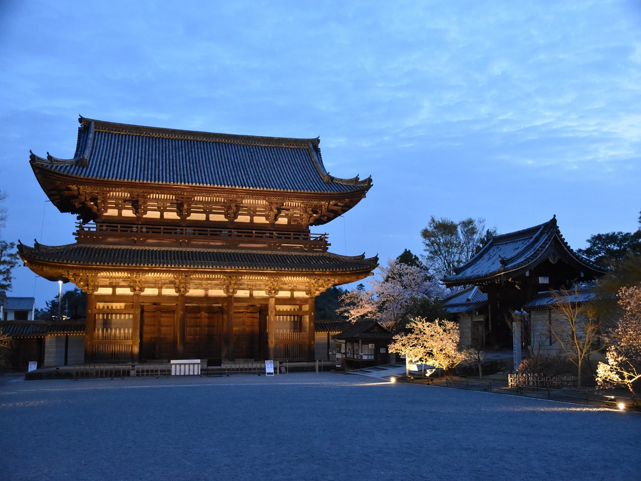【世界文化遺産 仁和寺を貸切に】特別夜間拝観プラン（夕朝食付）
