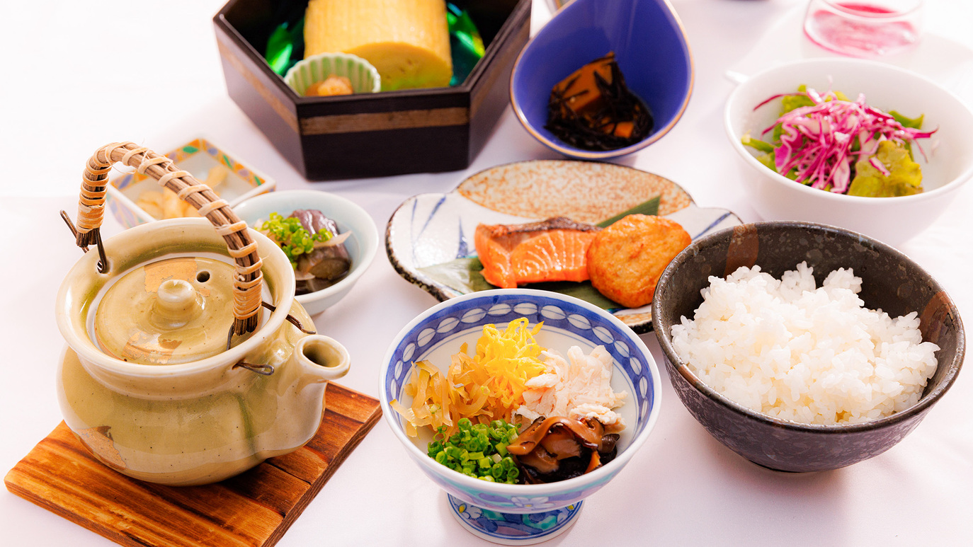 たっぷり23時間！ホテルランチから始まる贅沢ホテル3食旅【IN12時/OUT11時/駐車場無料】