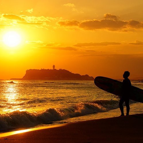 夕日とサーフィン～稲村ヶ崎～