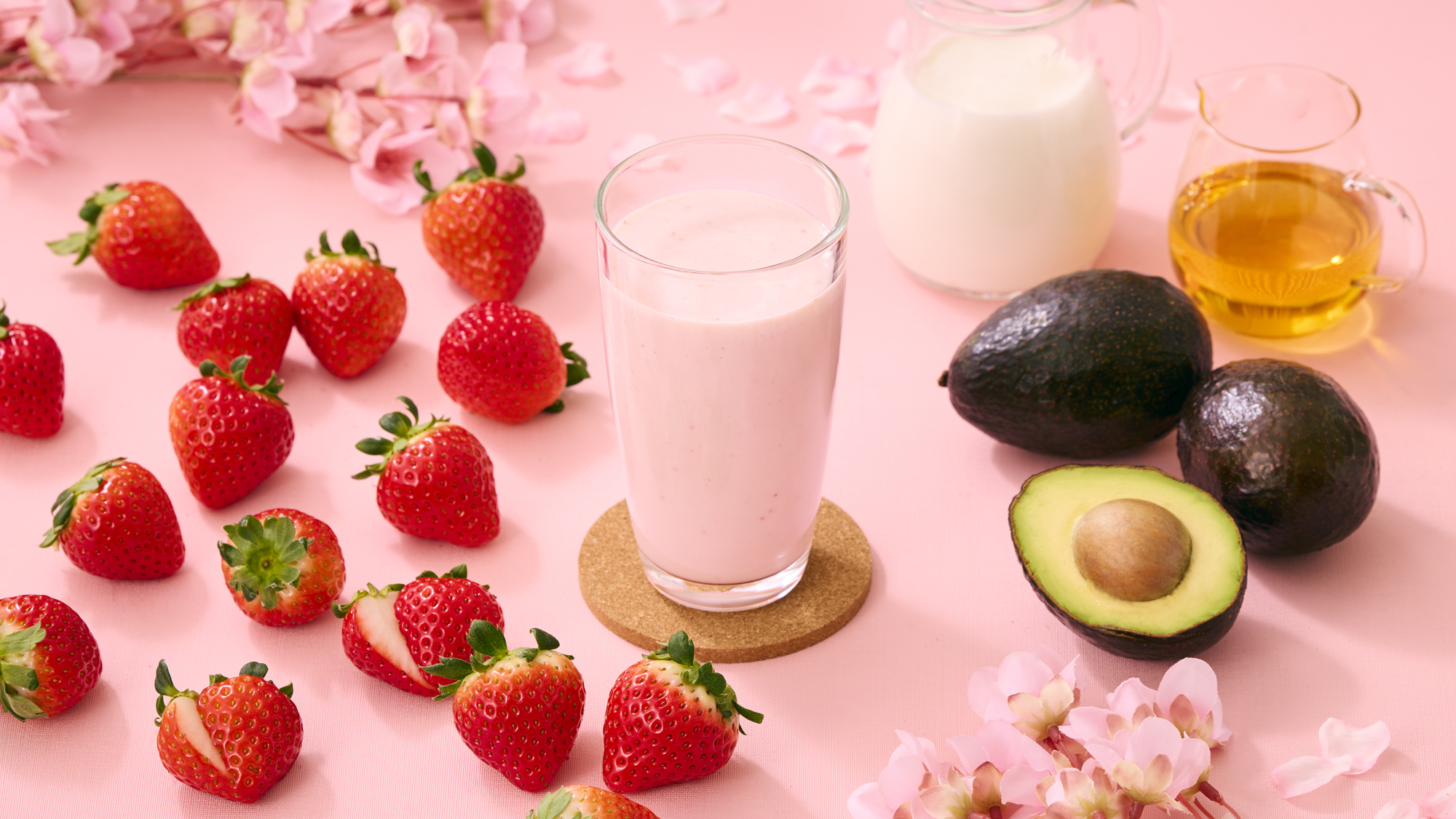 【いちごみるくスムージー】いちごの甘酸っぱさとミルクのまろやかさを楽しむ、やさしい味わいのスムージー