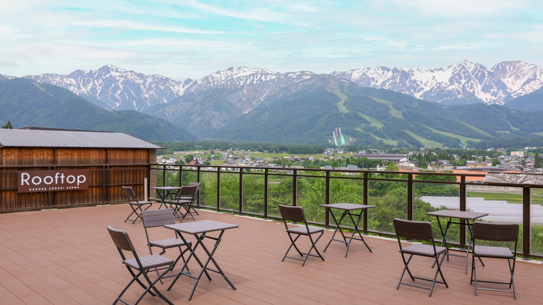 【空やまテラス】白馬三山を望めるテラスです。圧巻の景色です。