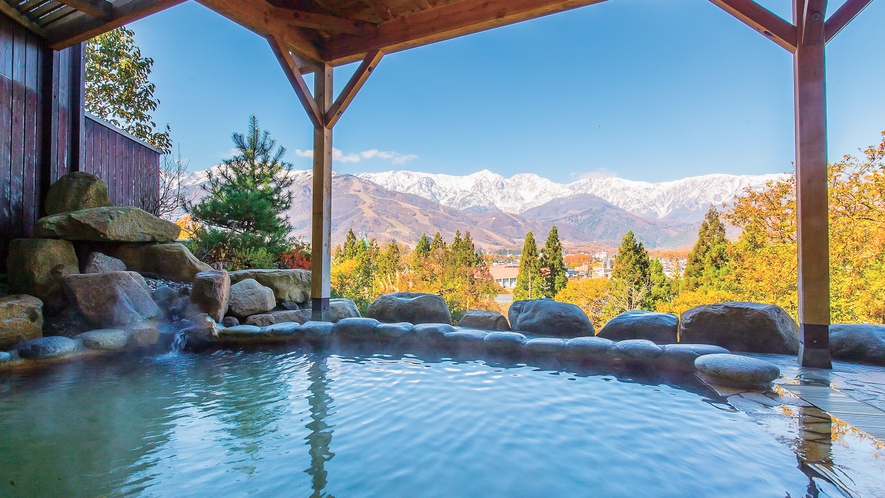 【天神の湯】最高の朝、三段紅葉の頃の露天風呂からの絶景は忘れられません（11月中）