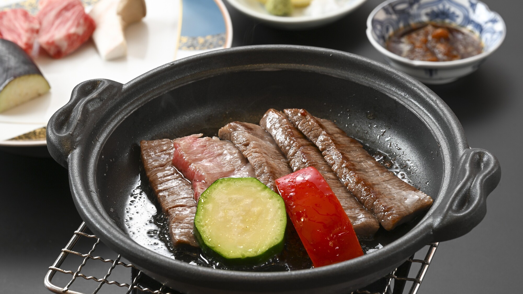 地元の恵みを味わう食体験〜地元産ふぐ鍋と能登牛懐石プラン