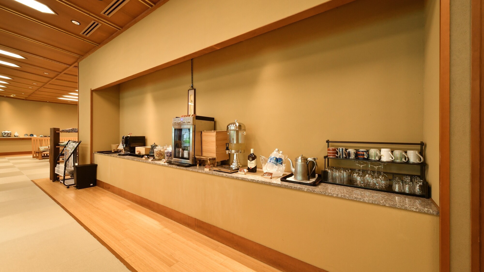 ラウンジ(日本酒サーバー)1