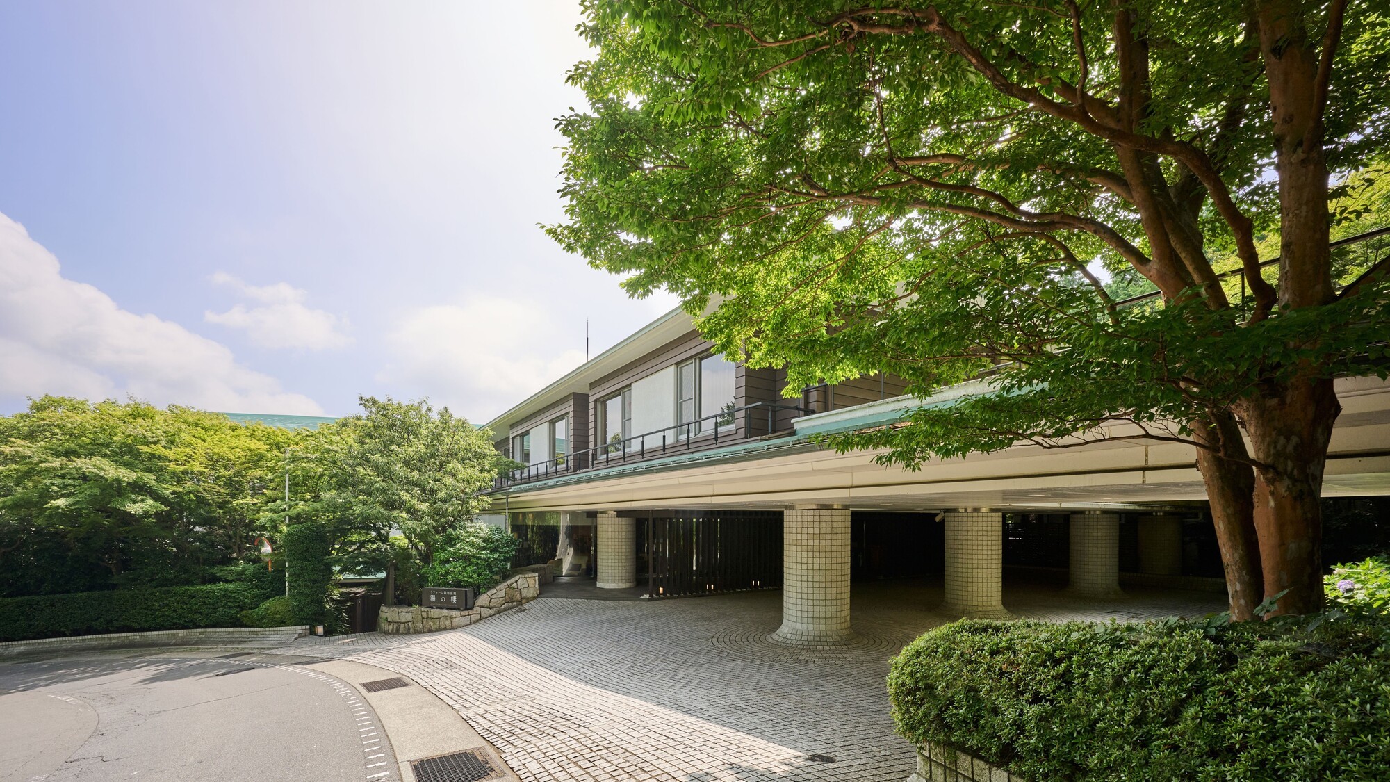 本館 昼外観