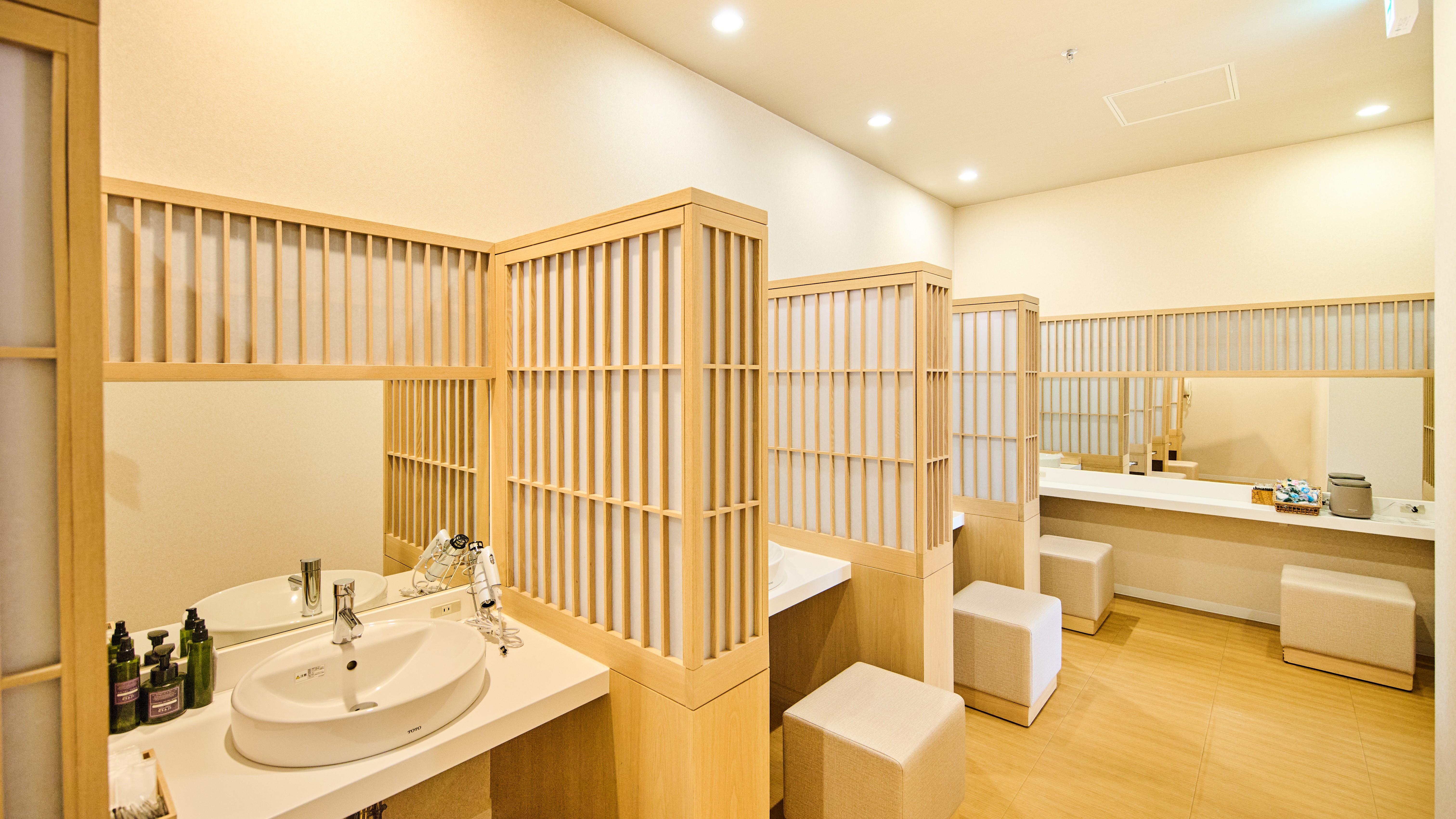 本館大浴場 洗面台（女性用）