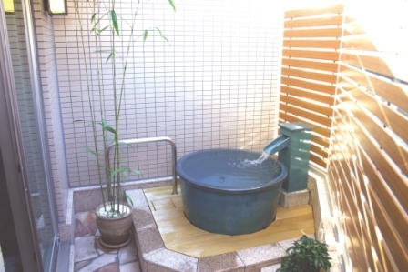 Open-air pot bath