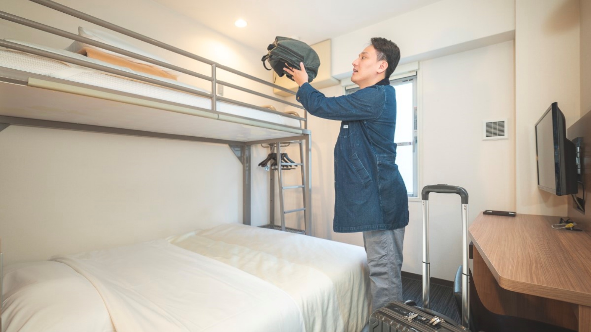 ロフト部分はお荷物置きにもなります♪　※使用感イメージ