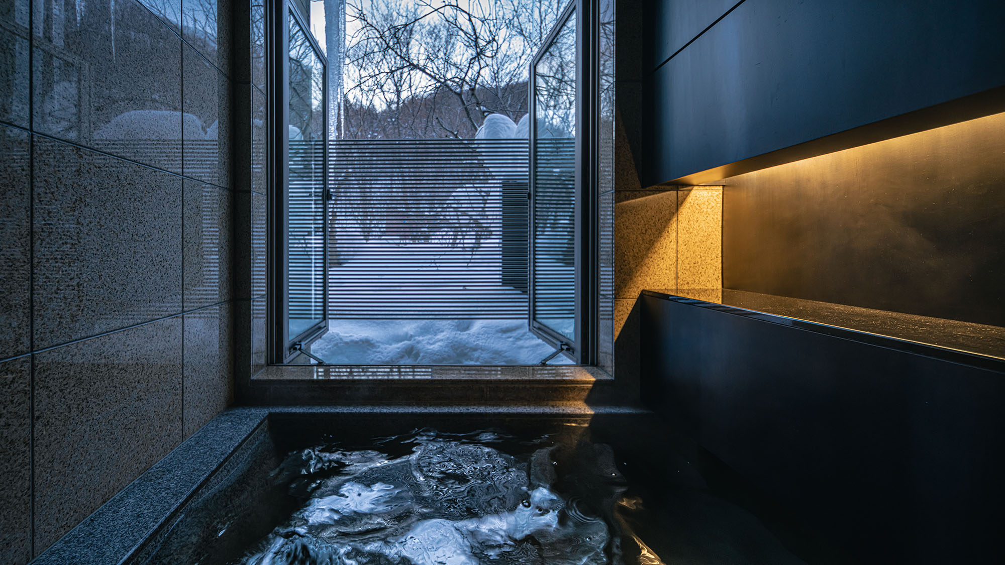 半露天温泉 和洋スイート