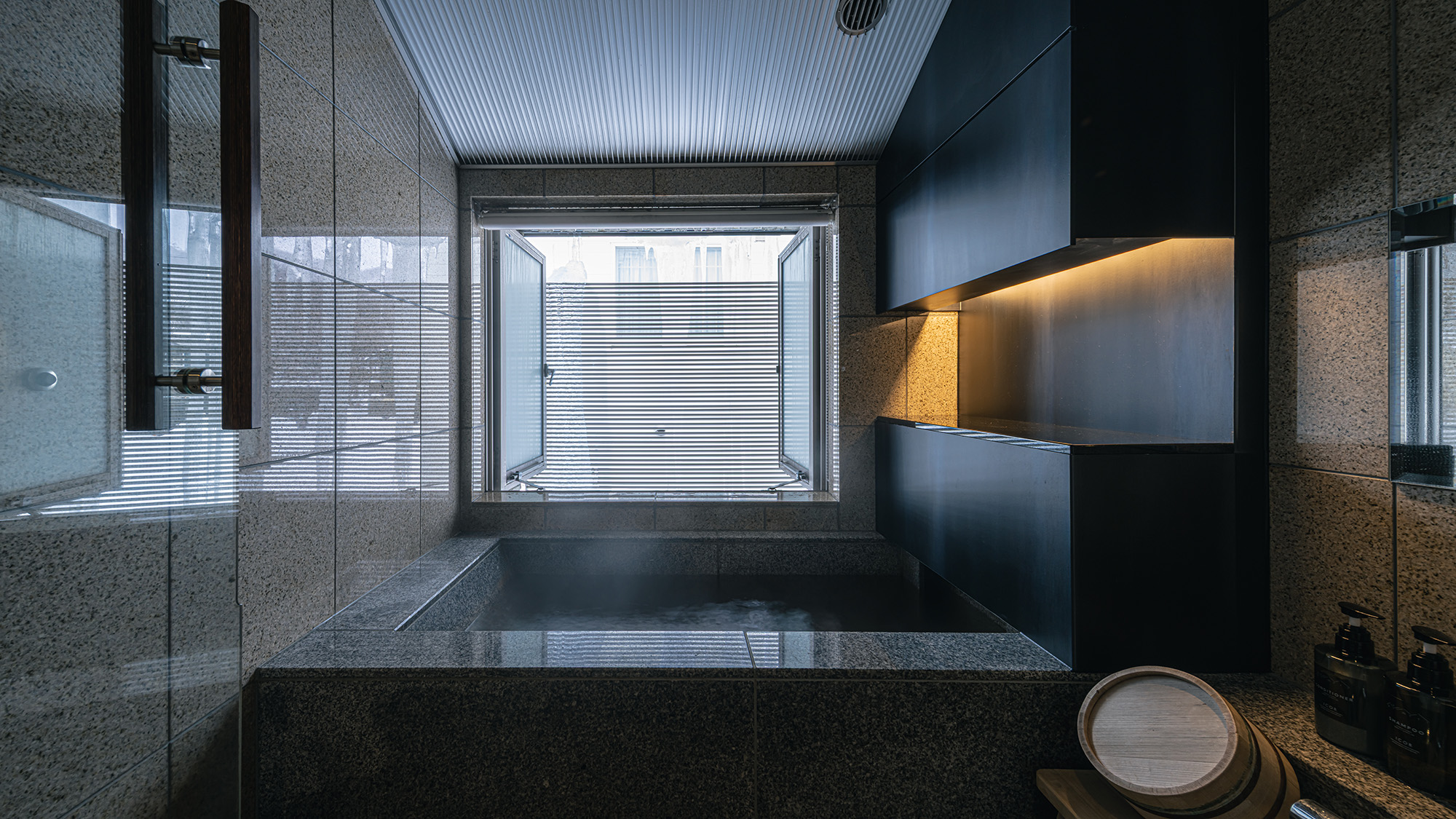 半露天温泉 メゾネット和洋室