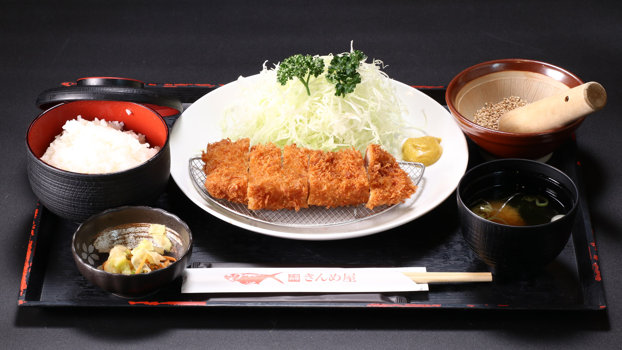 夕食定食_サクッとジューシー♪とん亭自慢のロースかつ定食 (1)