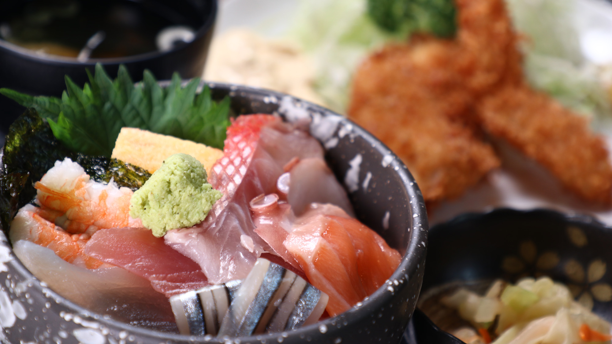 夕食定食_これはお得！季節の海鮮丼とキンメと海老のフライが付いた下田海鮮定食 (4)