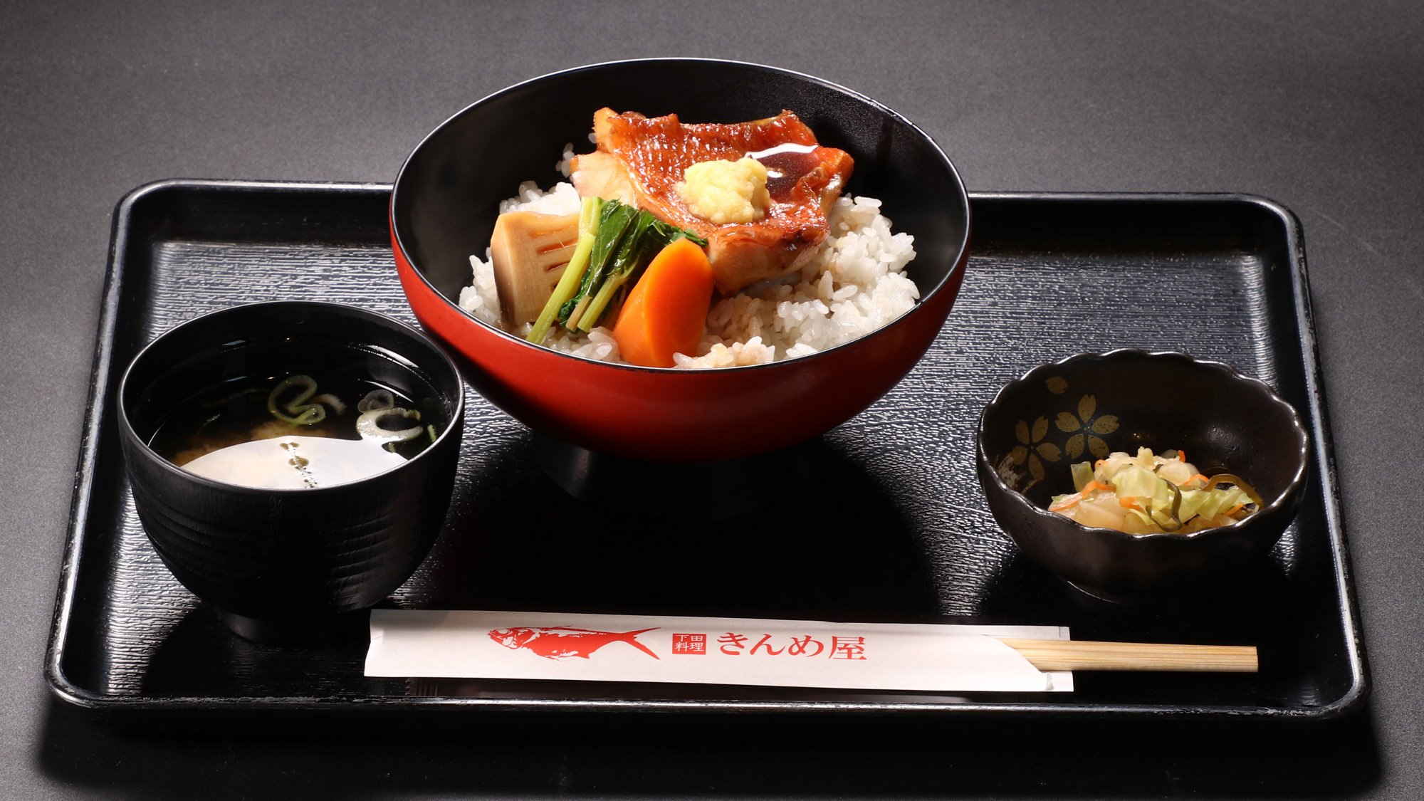夕食丼_ご飯との相性抜群なきんめ鯛煮付丼 (1)