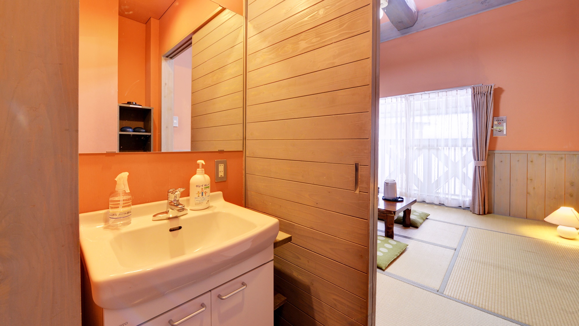 *【森の交流館和室一例】お部屋からは琵琶湖を一望！洗面付きのお部屋です。