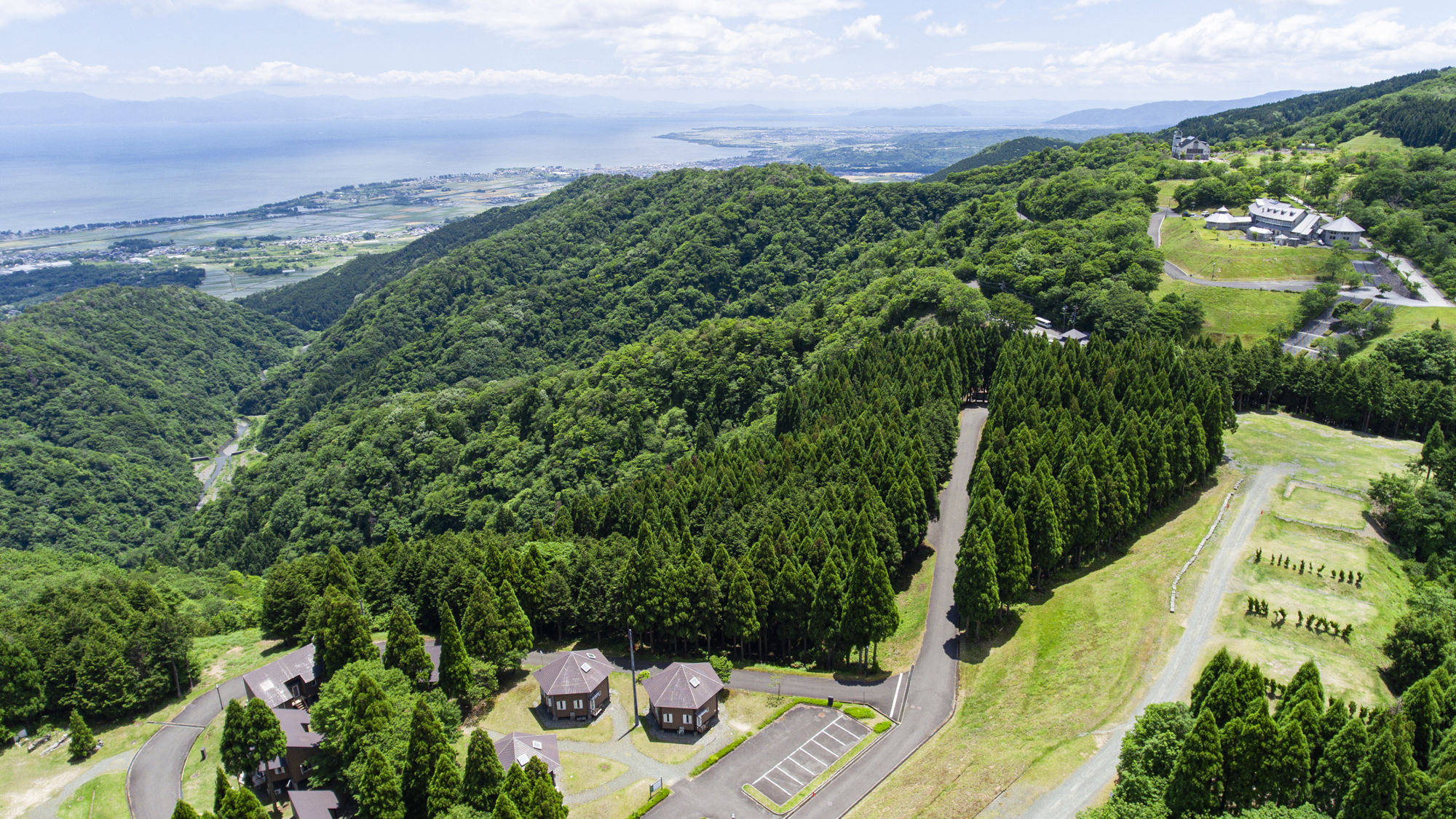 *ファミリーコテージ付近上空からの風景（ドローン）