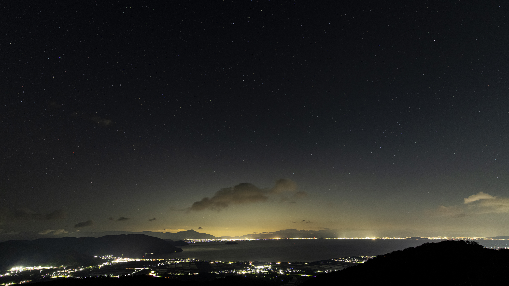 *当施設は標高550Mのところにありますので天気が良ければ湖に揺れる美しい夜景もご覧いただけますよ。