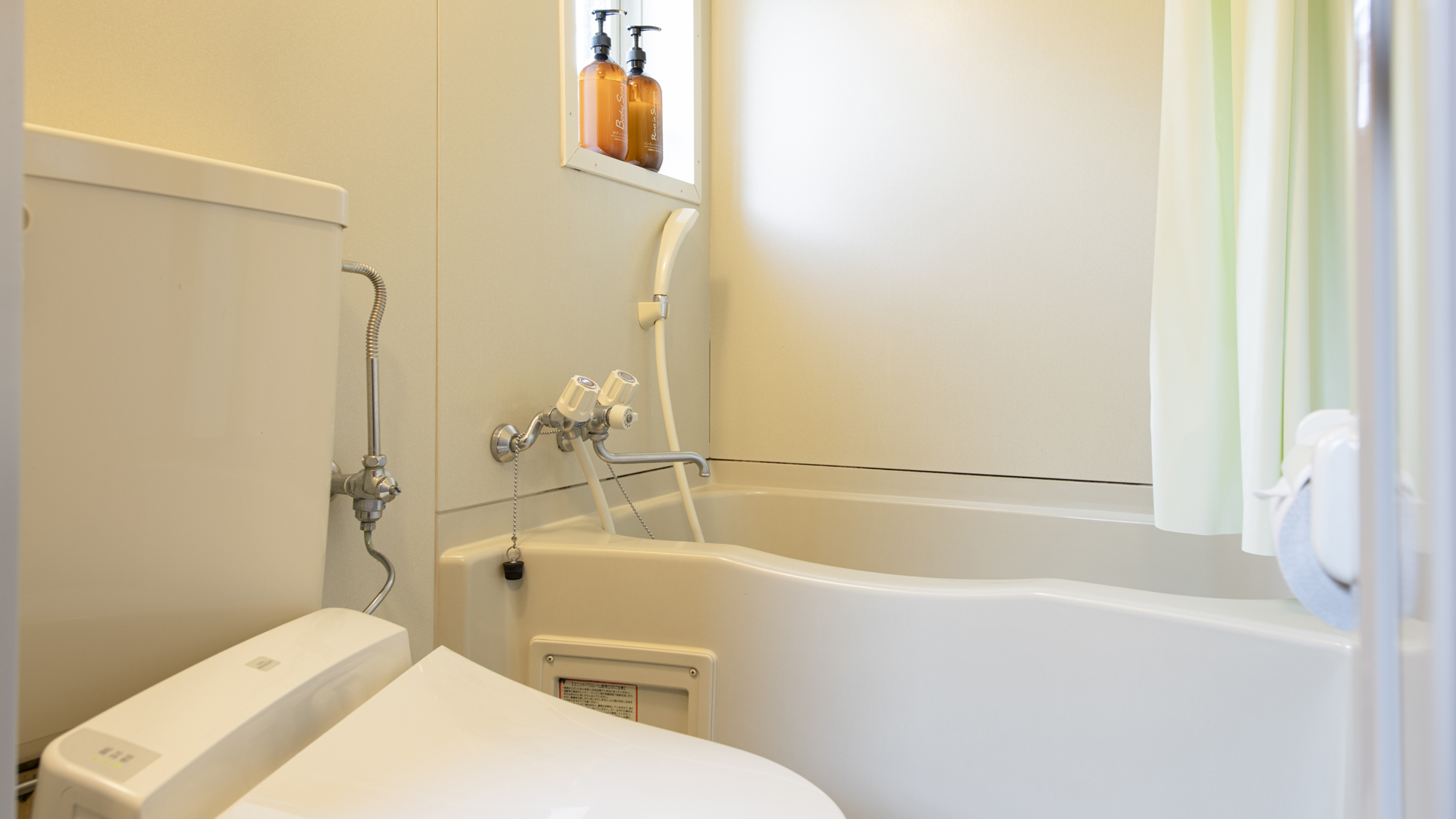 *【ファミリーコテージ一例】ユニットバス完備！ウォッシュレット付きで快適にご利用いただけます。