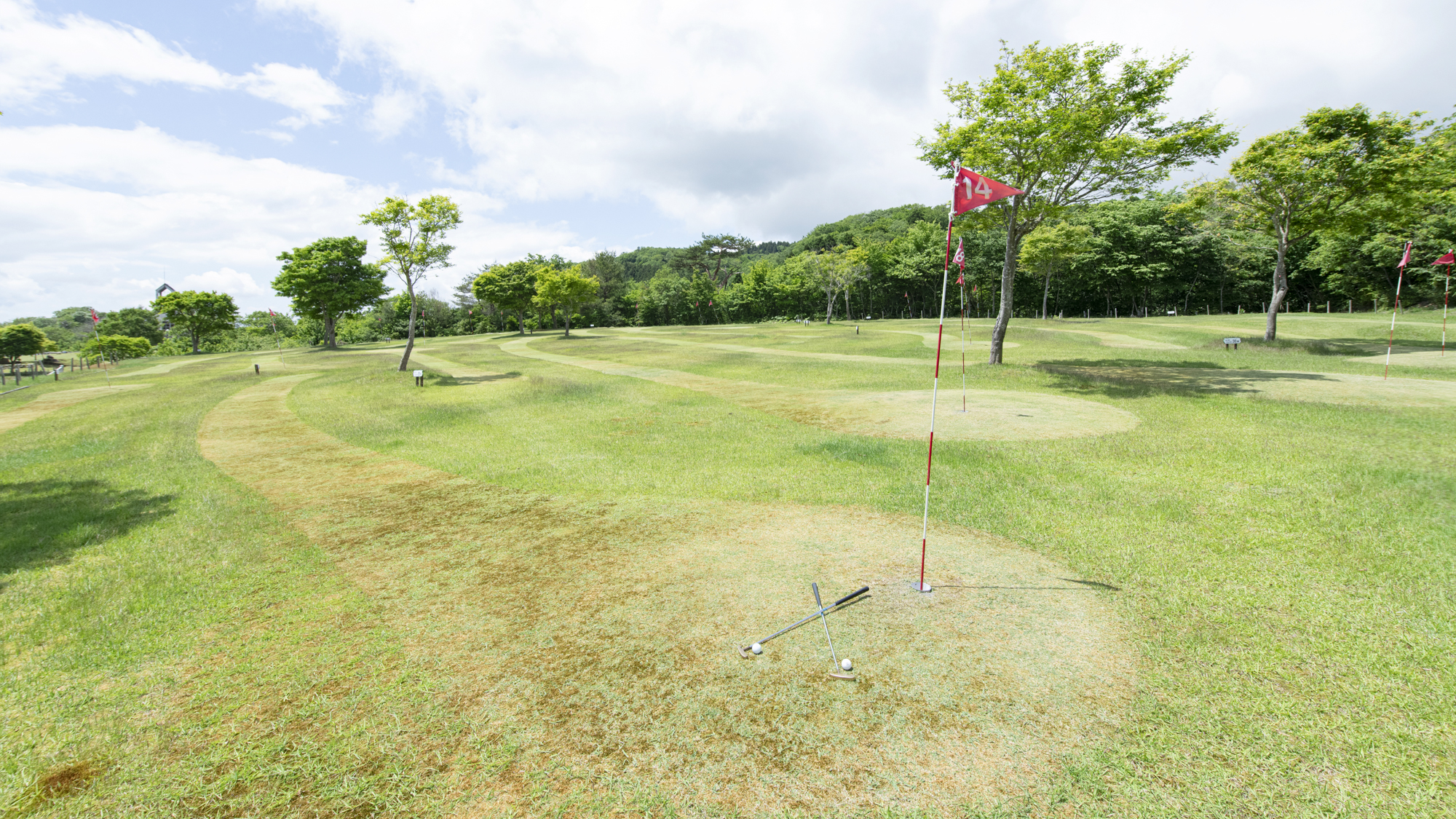 *【パターゴルフ】人気のアクティビティ！森の館で受付しておりますのでお友達同士やファミリーでどうぞ。