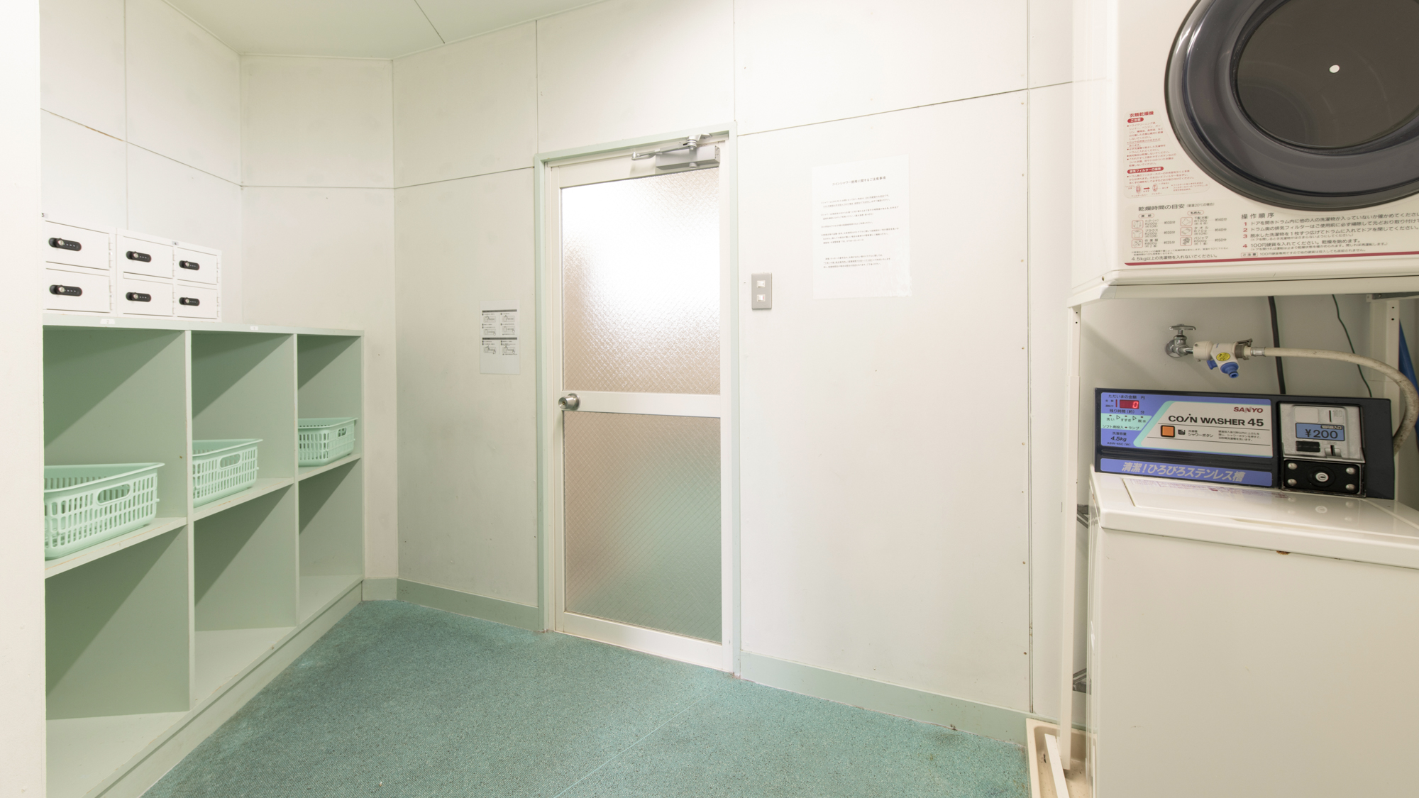 *【コインシャワー】きのこの館に隣接しております。ロッカー・シャワールーム・洗濯機がございます。