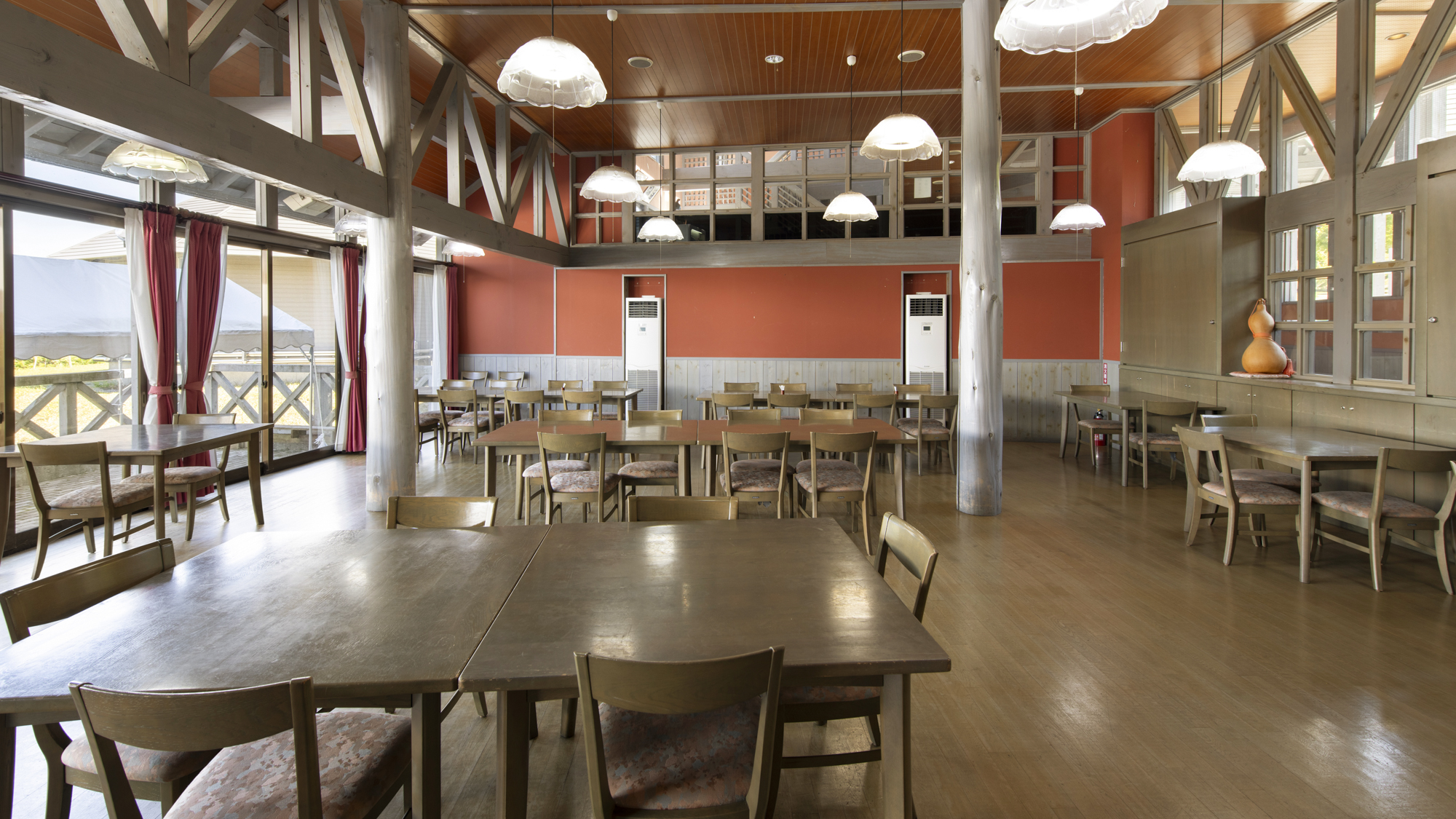 *【レストラン】森の交流館1階にございます。広々とした店内でゆっくりお召上がりいただけます。