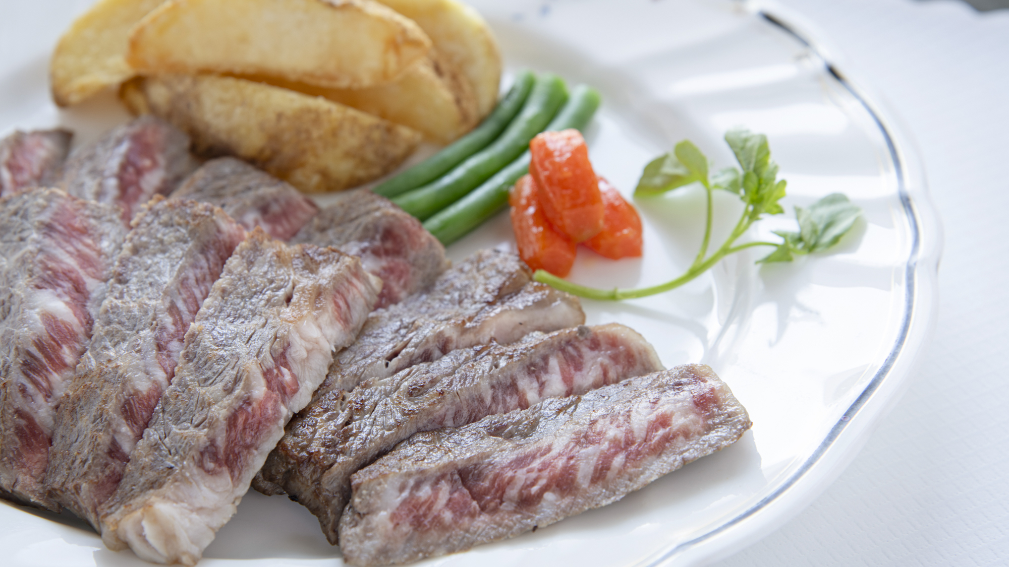 *ジューシーで柔らかい国産牛をドンッとステーキでご堪能ください♪