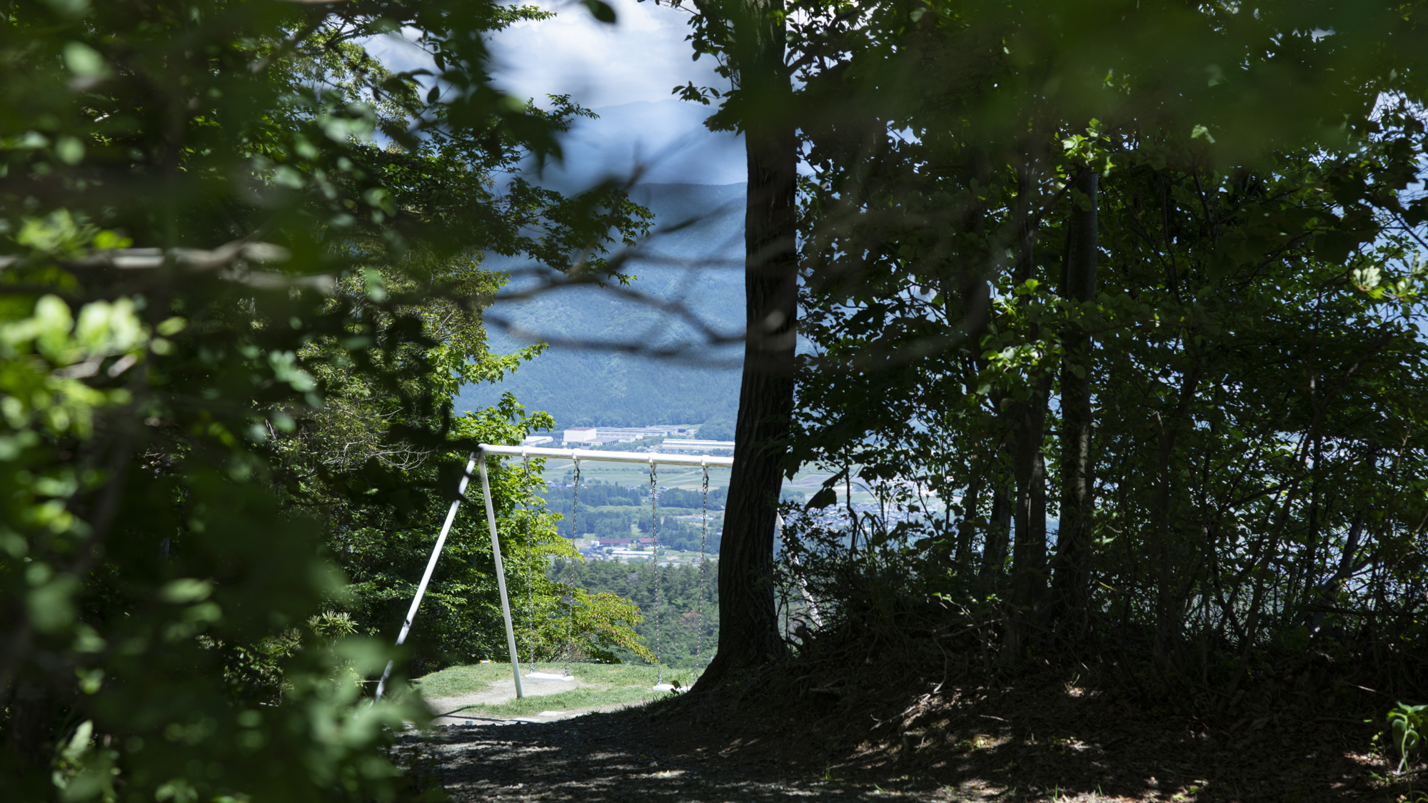 *小道を抜けると絶叫ブランコと展望台があります。目の前に広がる景色は圧巻ですよ♪
