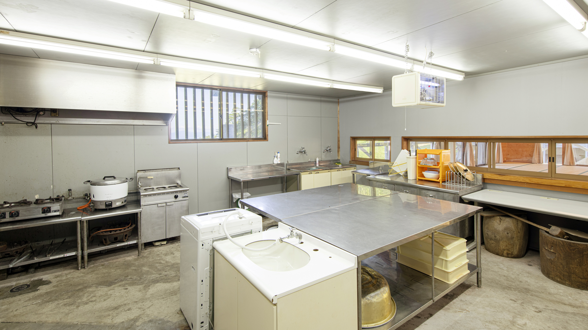 *【みのりの館】55畳の大広間の横に大きな厨房が隣接！別途料金にてご利用いただけます。