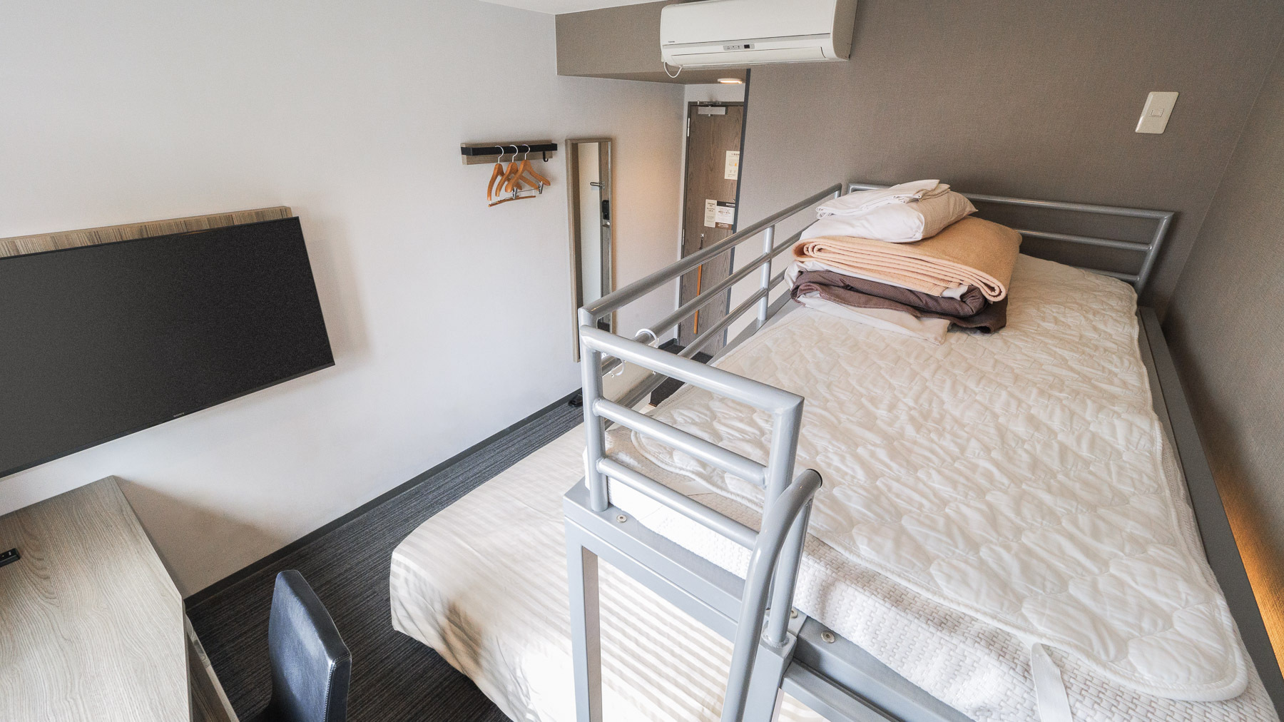 ロフト部分はお荷物置きにもなります♪