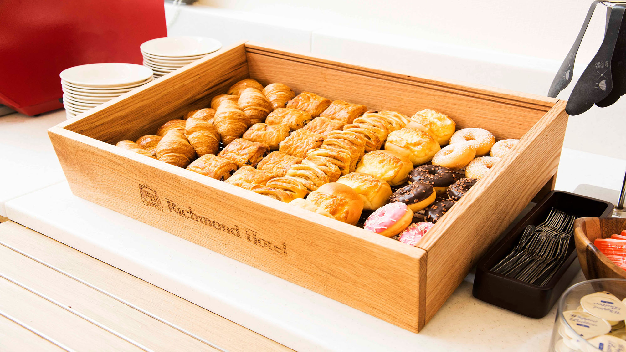 朝食メニュー　パン、ドーナツ