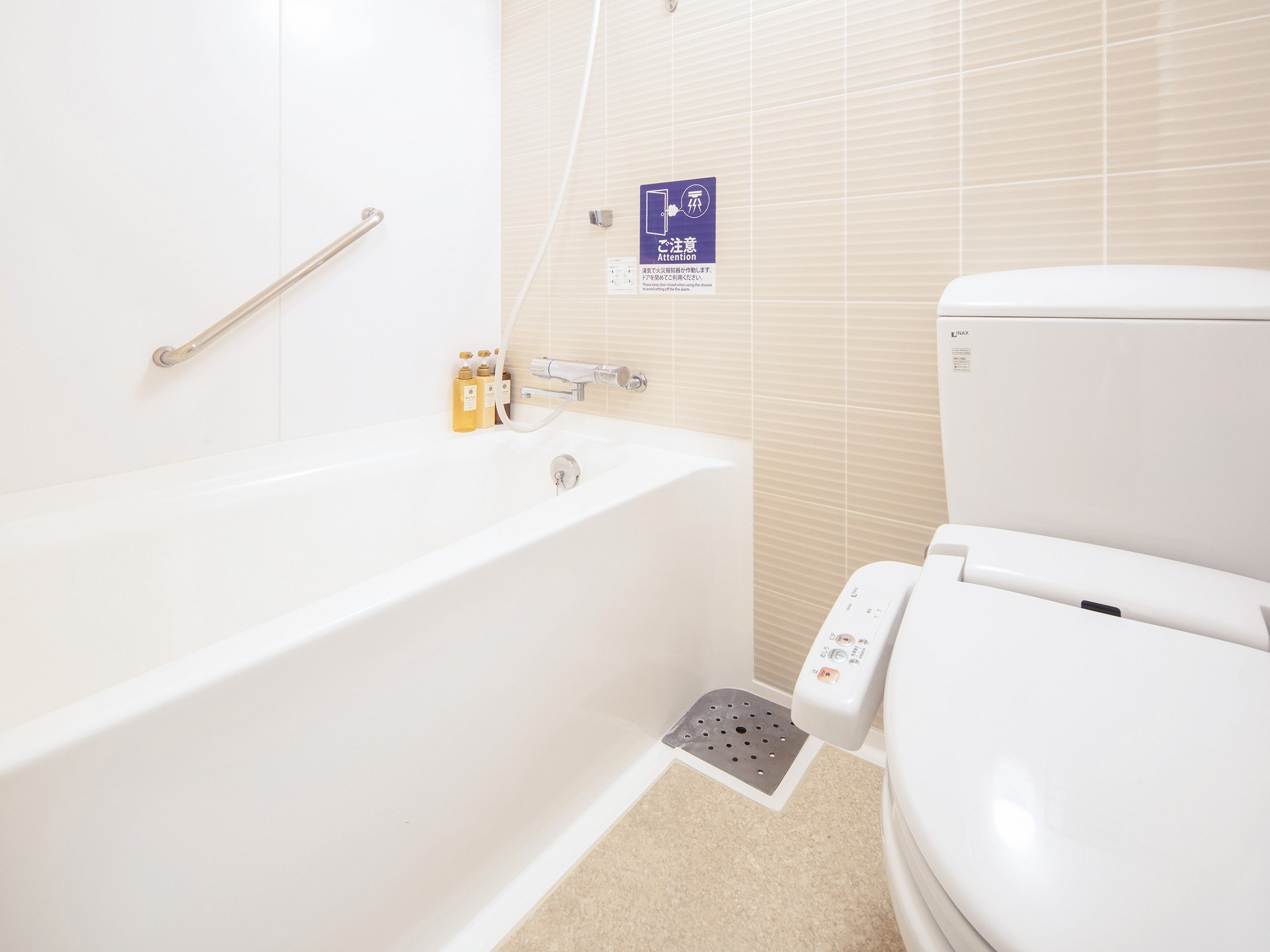 ユニットバスルーム(足を伸ばして湯ったり浸かれるバスタブ)