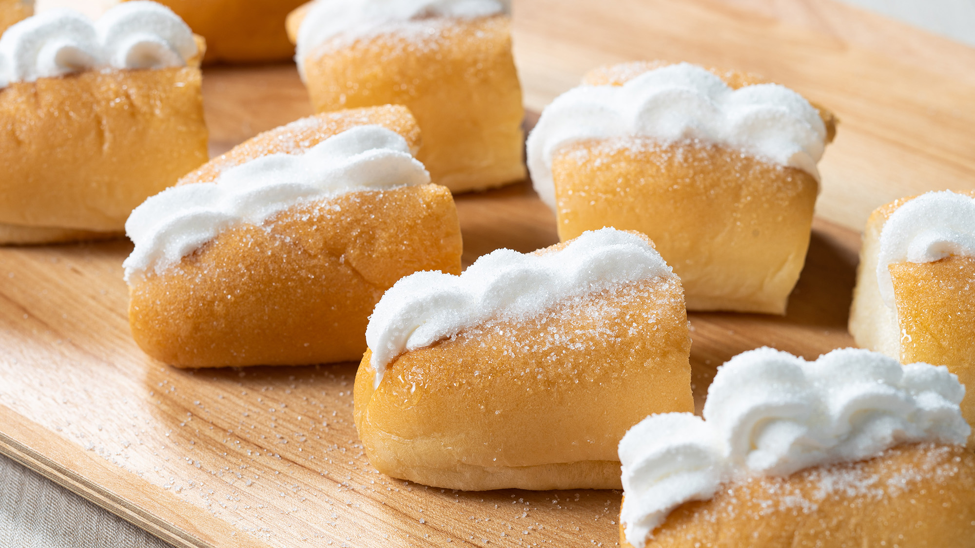 じゃりぱん パンにグラニュー糖入りのクリーム （じゃりじゃりとした食感）を挟んだ 都城のスイーツ