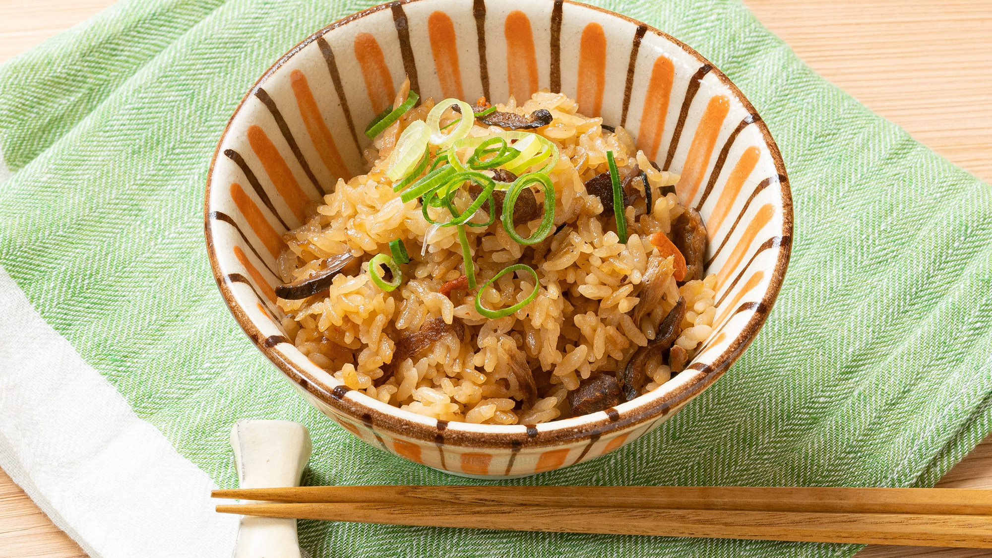 とりめし　九州の郷土飯。鶏肉と野菜を一緒に炊き込んだ旨味たっぷりのごはんです。