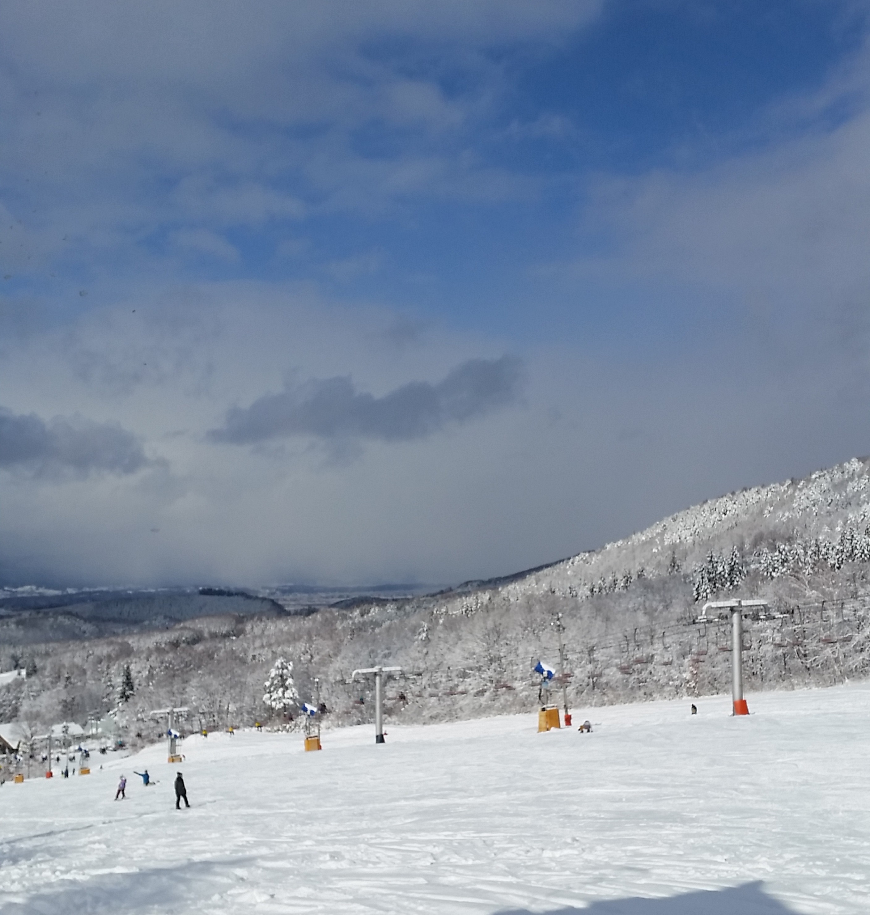 玄関から初級コースを見下ろした景色