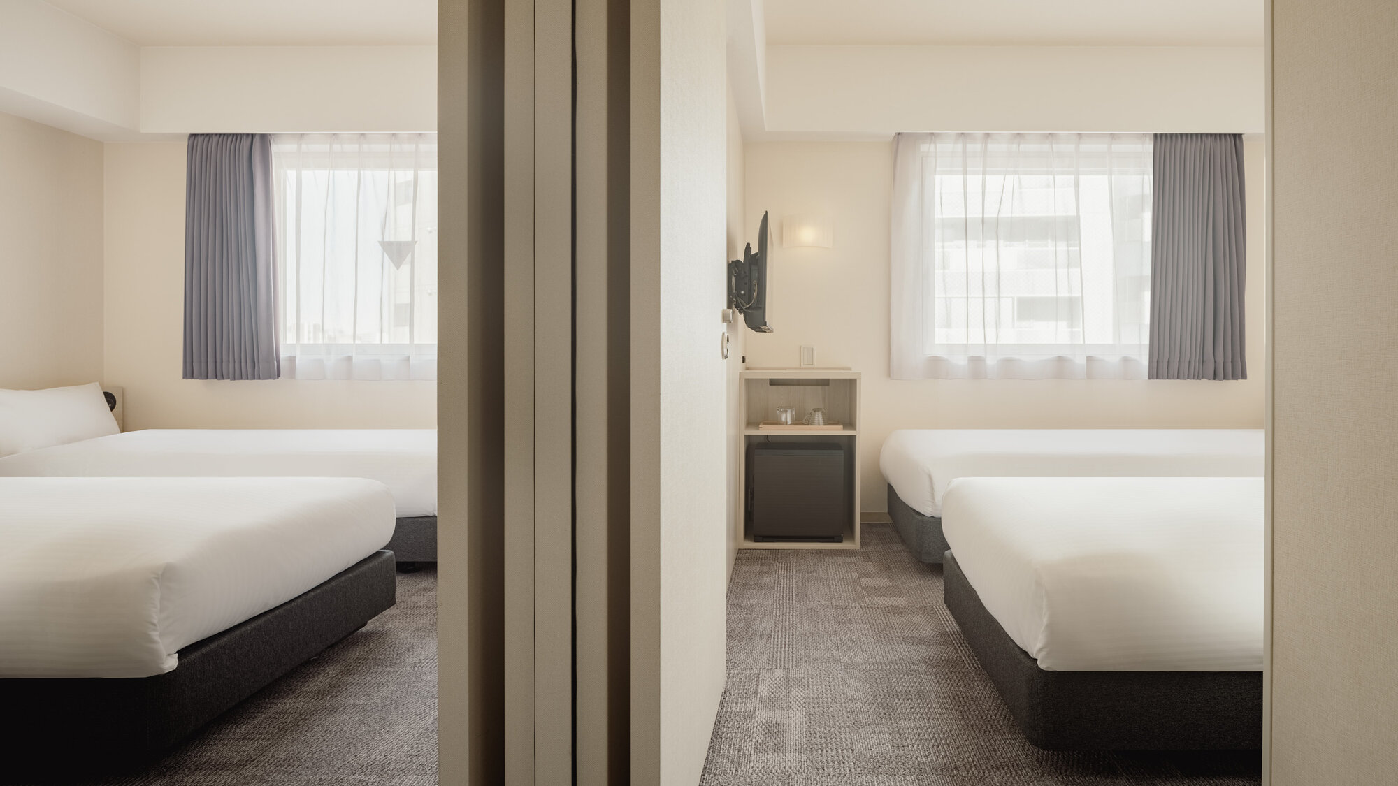 【ツイン】2025年12月リニューアルの客室/隣同士のお部屋でのお泊りも可能。