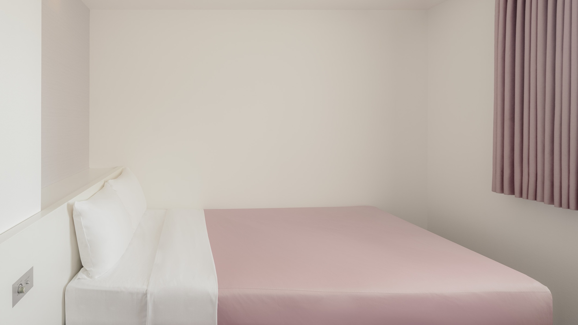 【ダブル】140cmのダブルベッドでゆったりステイ。