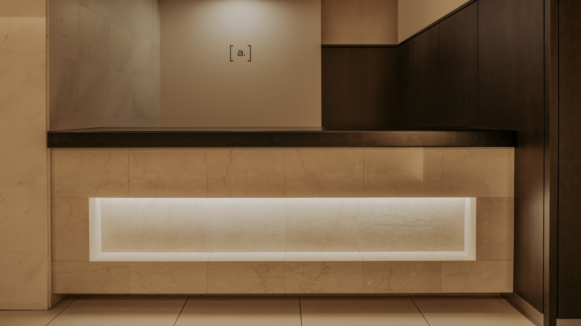 【ホテルフロント】ご要望などお気軽にお問い合わせください。