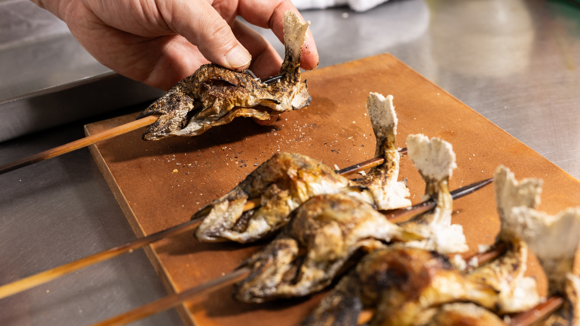 【あまごの塩焼き】匠の技で焼き上げれば、皮はパリっと、身はふんわり♪
