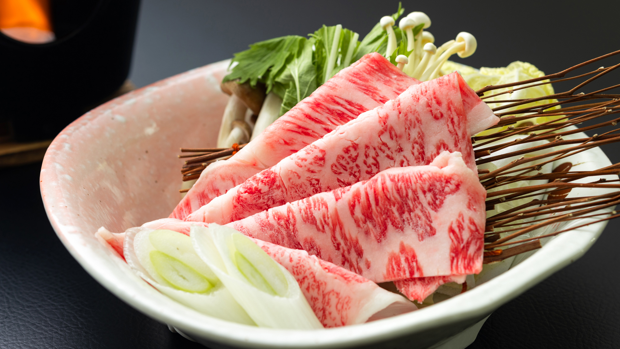 【信州牛すき焼き】きめ細やかな肉質は、ぜひ火を通し過ぎない加減でお召し上がりください
