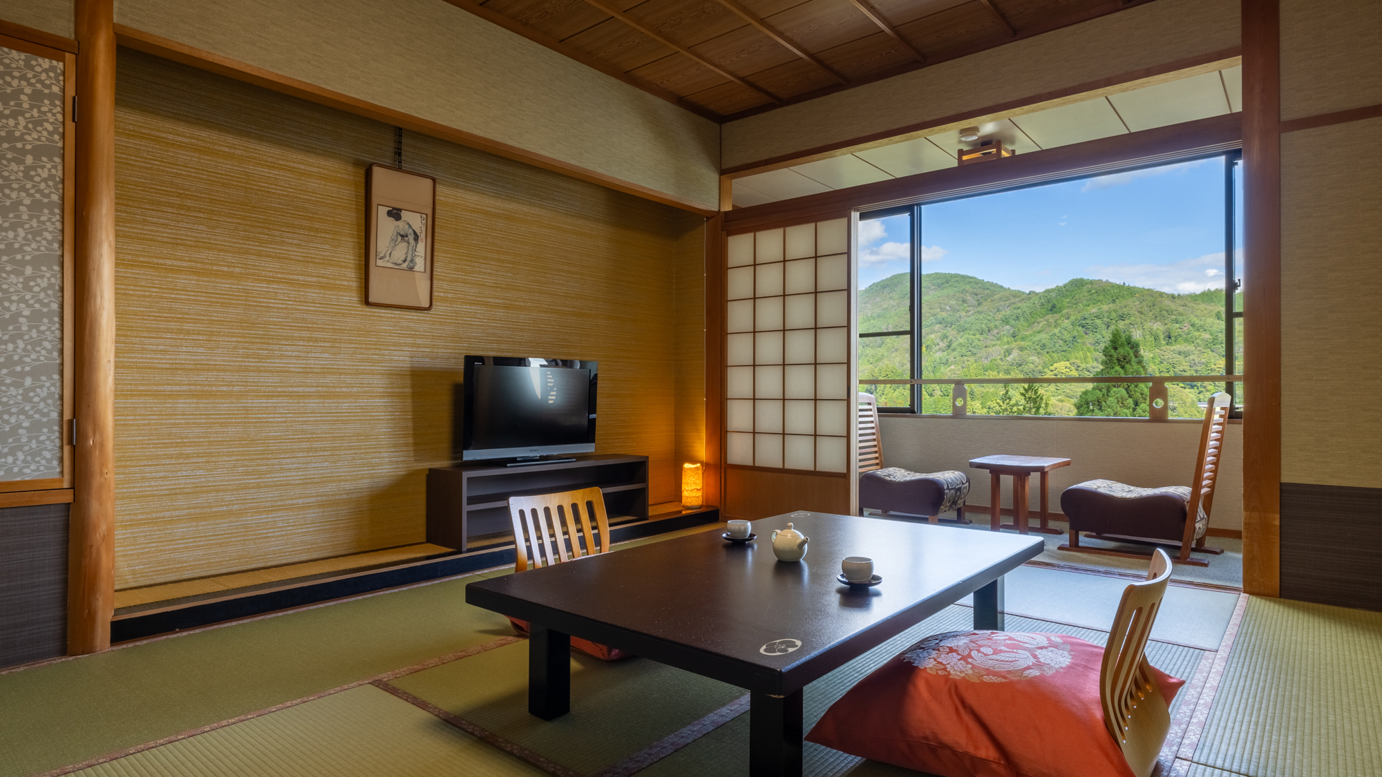 【和室10畳‐町景】高台から望む温泉街の景色が心を癒します。