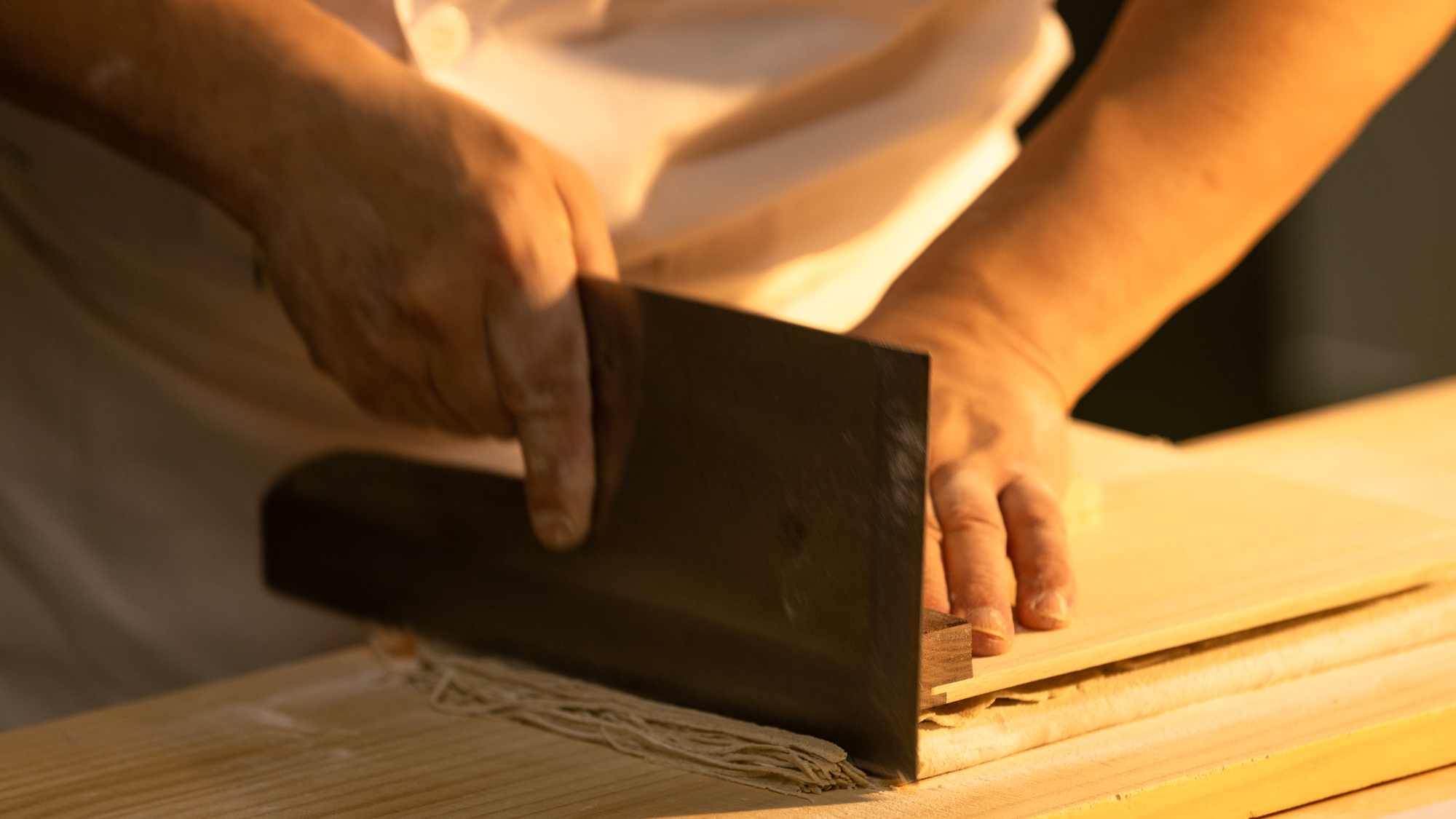 【手打ち蕎麦】信州の澄んだ水を使い、毎日手打ちするこだわりのお蕎麦。お客様の嬉しい声も多い一品。