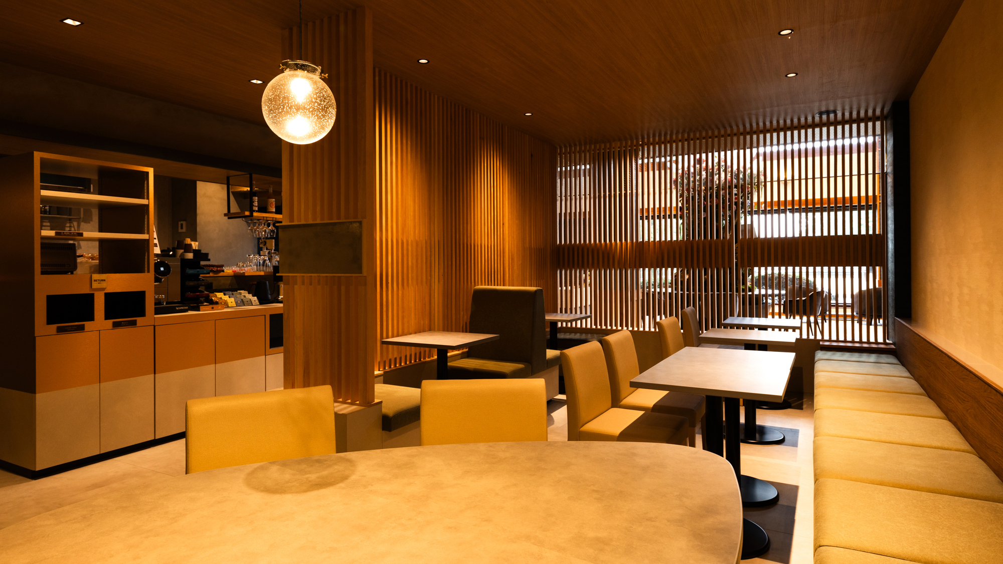 【フリーラウンジ】思わず会話弾む、明るく心地よい空間です