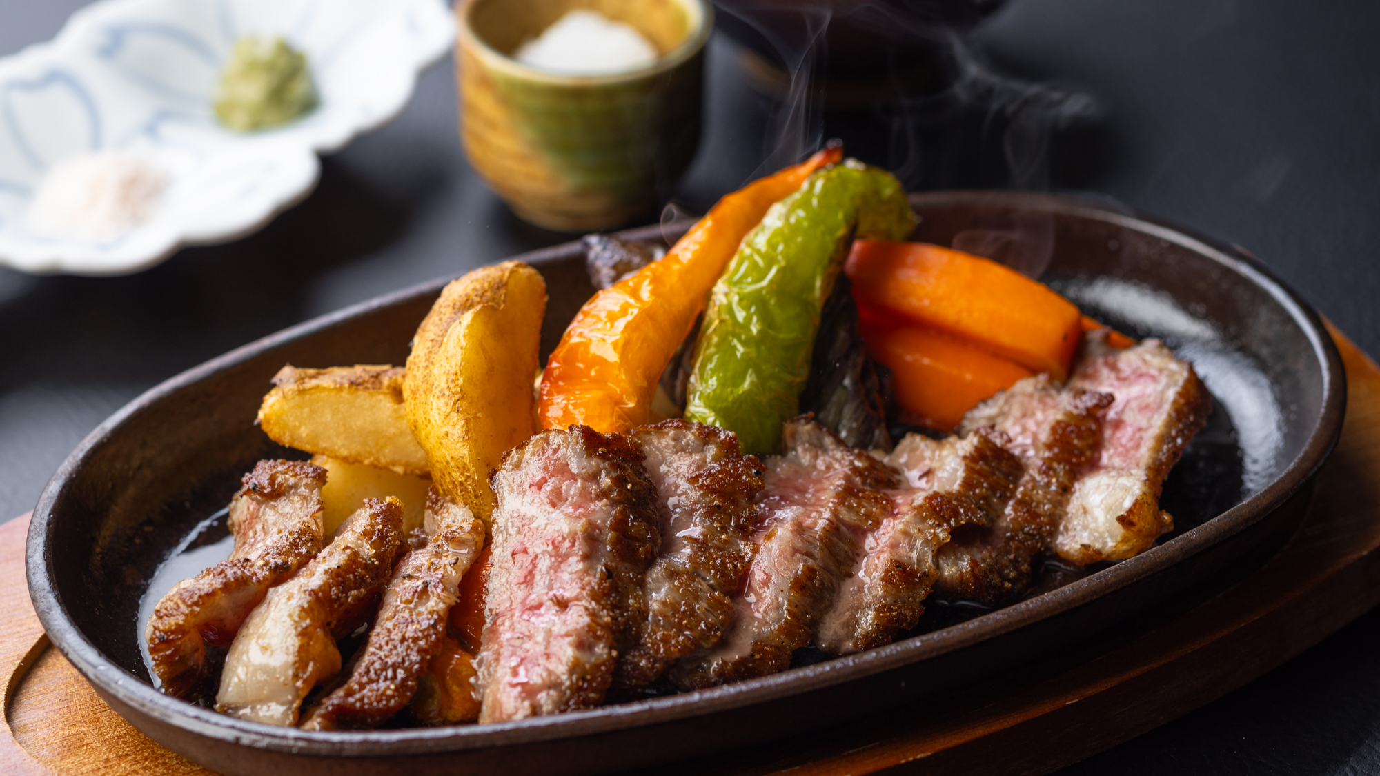 【信州牛ステーキ】きめ細かくなめらかな肉質をダイレクトに味わえるステーキをご用意