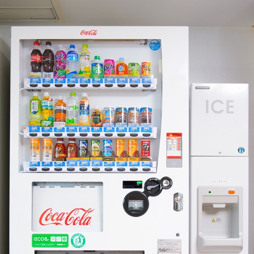 ◆自動販売機・アイスベンダー◆　カフェテリアにご用意しています。氷は無料です。