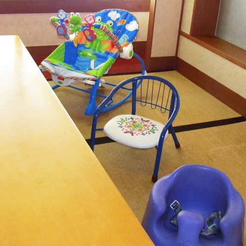 ■赤ちゃんや小さなお子さまも安心！さまざまな種類の椅子を取り揃えております。