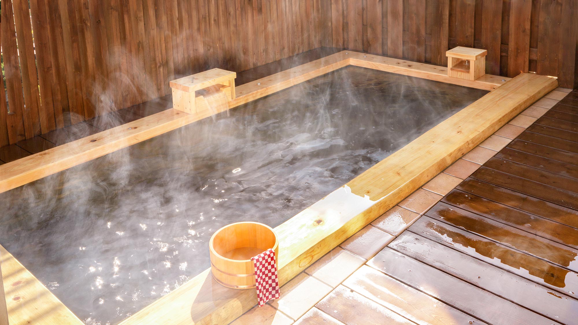 ◆桜館…陽の湯。内湯・立ち湯と露天風呂