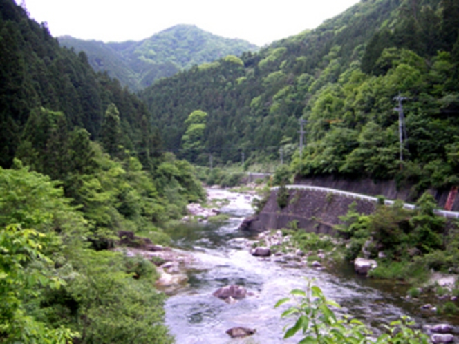 滝山峡「温井ダム直下公園」付近