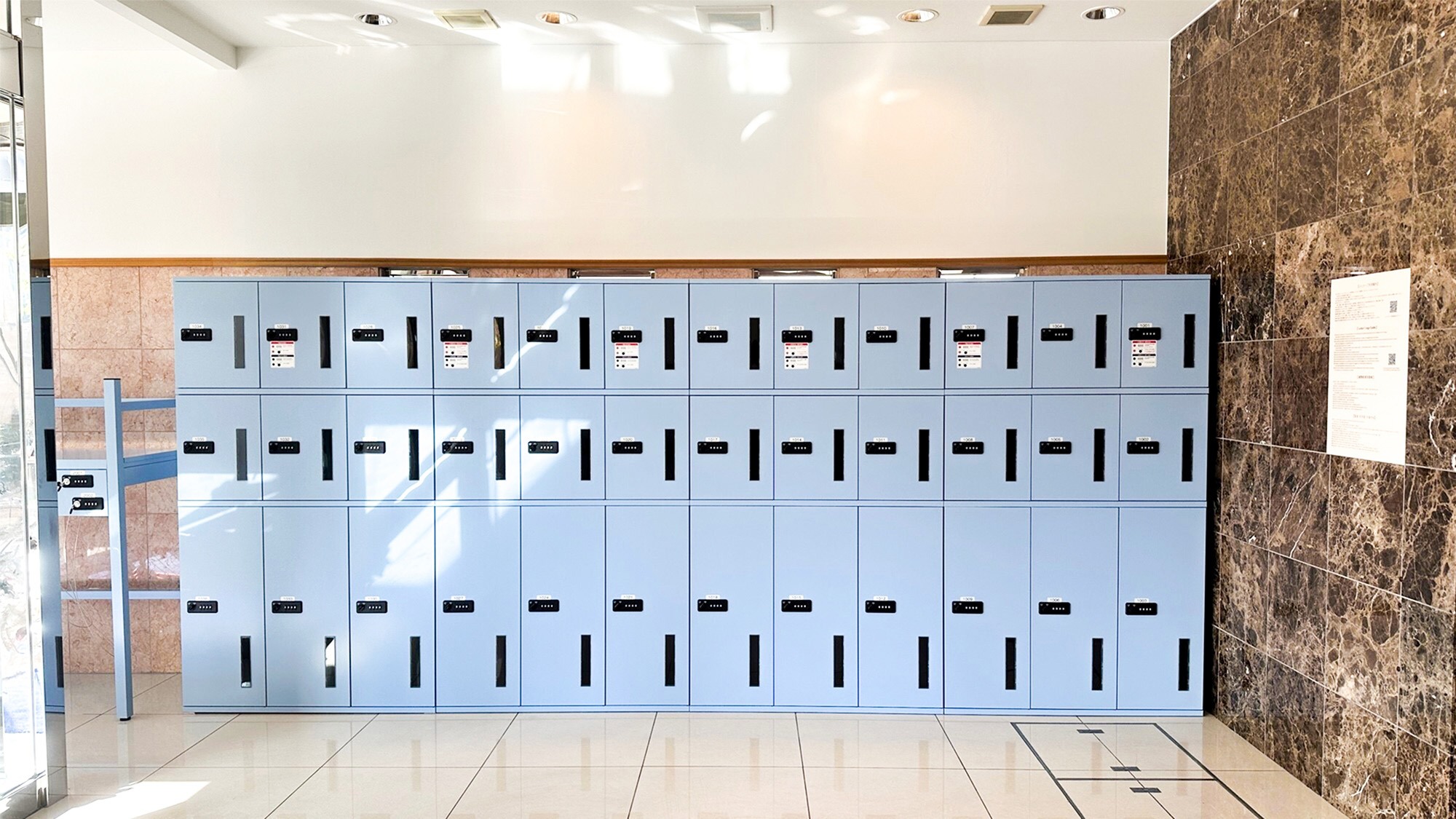 セルフロッカー（52台_宿泊者専用無料）