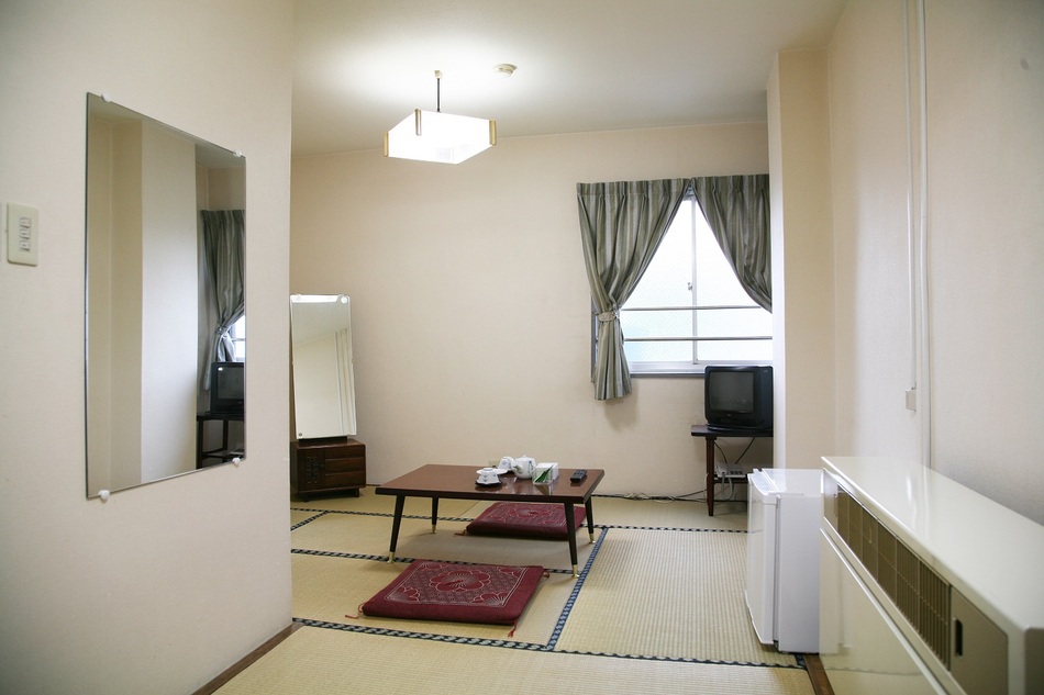 Japanese-style room (7-8 tatami mats)