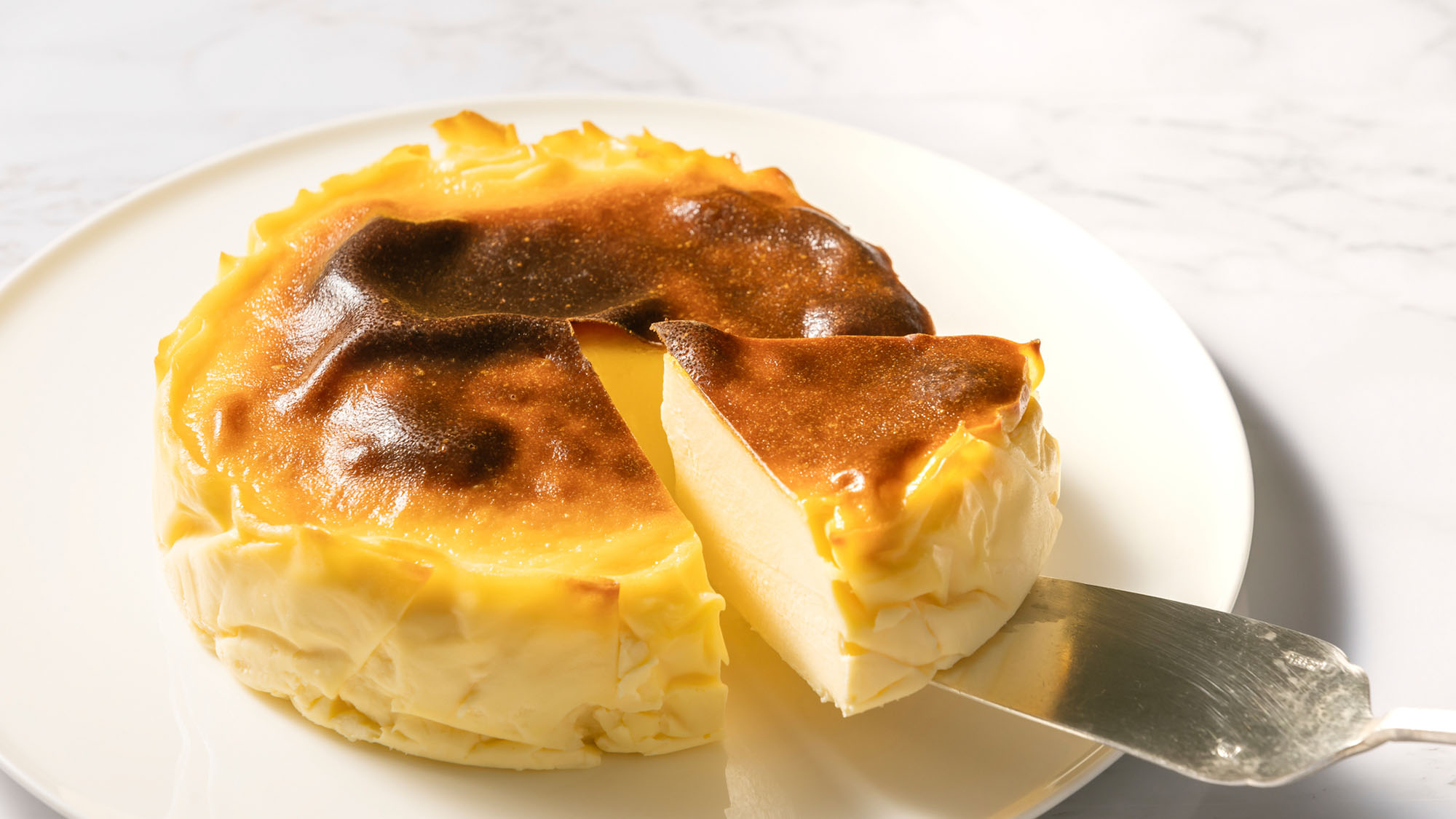 【バスクチーズケーキ】冷凍でのお渡しとなります。