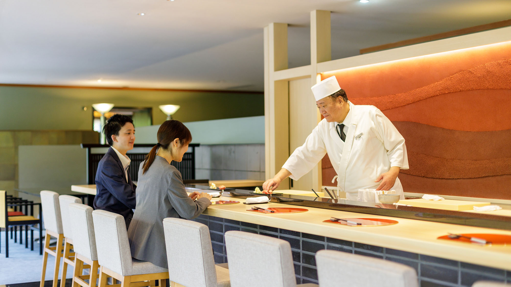 江戸前鮨✕神戸ビーフ/鉄板焼「彩Irodori」の鮨カウンター